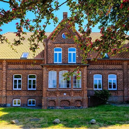 Gutshaus Thorstorf Fewo Boltenhagen Eg Und Tiefpaterre Warnow  Exterior photo