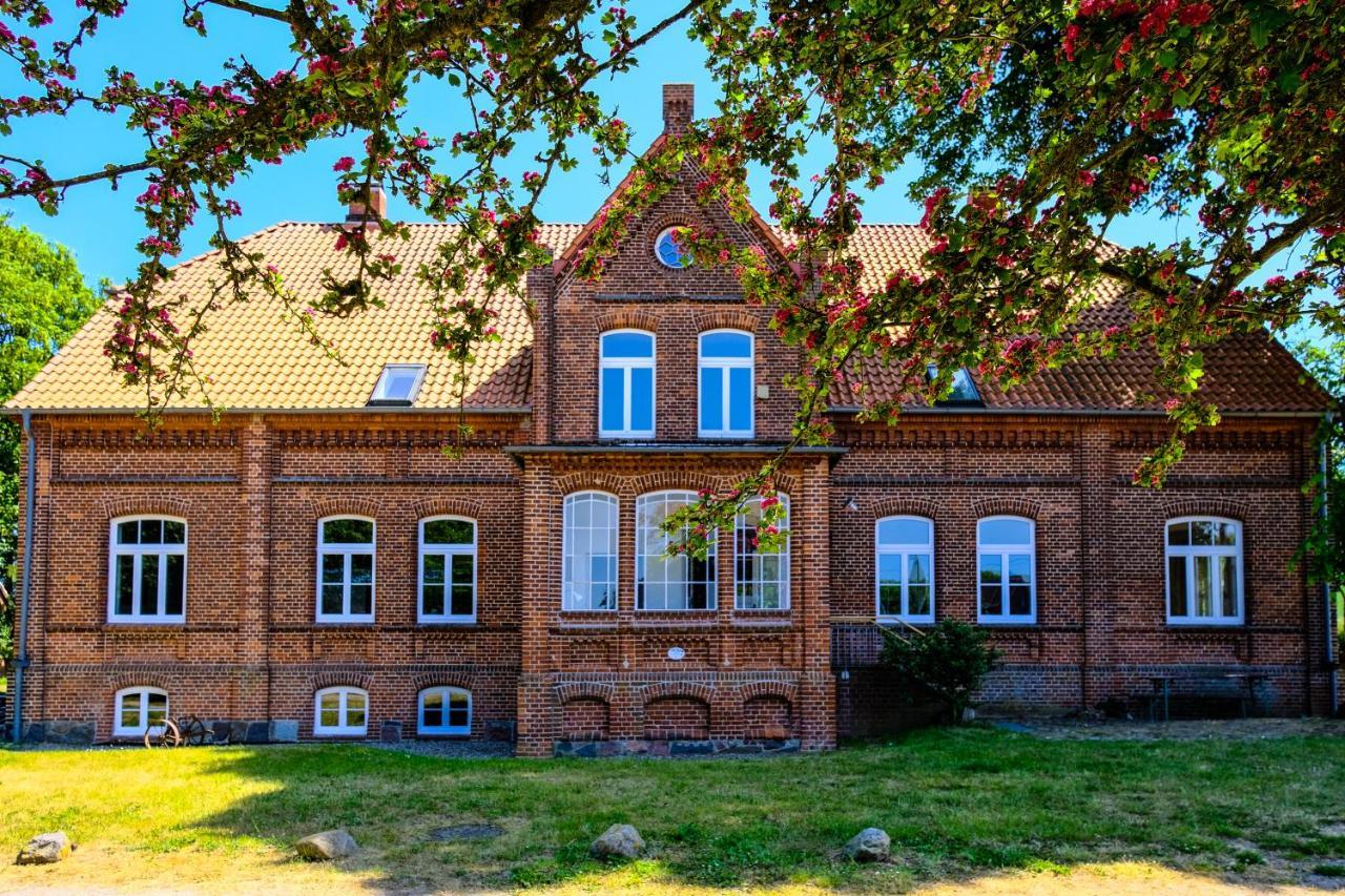 Gutshaus Thorstorf Fewo Boltenhagen Eg Und Tiefpaterre Warnow  Exterior photo